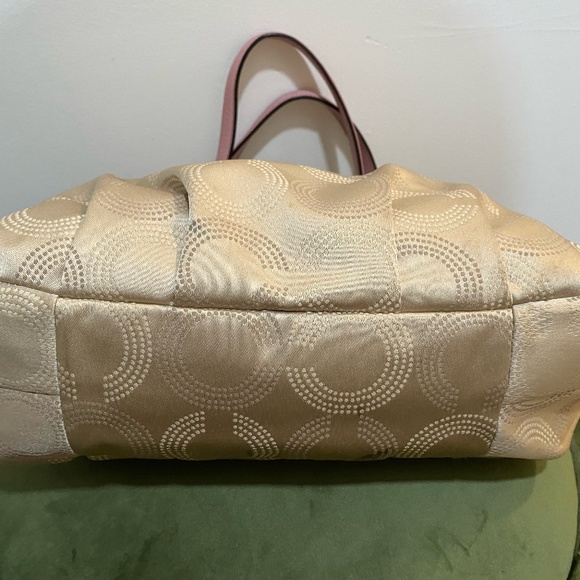 COACH Madison Op Art Maggie Shoulder Bag. In great condition! - Picture 6 of 11